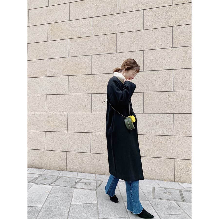 川島幸恵さんのインスタグラム写真 - (川島幸恵Instagram)「☺️☺️☺️﻿ ﻿ だんだん街が年末感漂って来ましたね💫﻿ ﻿ ﻿ フレアデニム、気に入りすぎてブルーも購入しました👖﻿ 形が綺麗で履きやすくて本当におすすめ♡﻿ ﻿ #SHENERY_official﻿ #denim #coat #SHENERY﻿ #knit #ADAWAS﻿ #bag #buildingblock  #fashion #styling」12月22日 20時33分 - sachie118