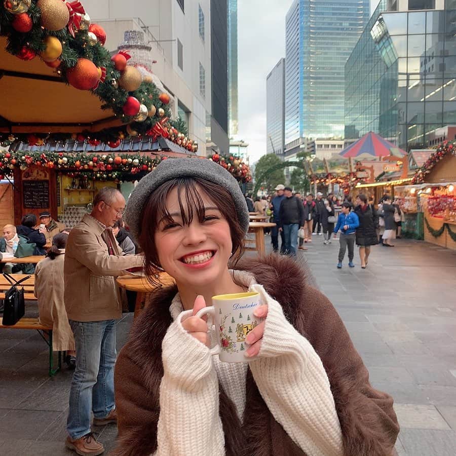 武井玲奈さんのインスタグラム写真 - (武井玲奈Instagram)「. . くーりすますが ことしもやってくるううう～ . この前なつみと梅田スカイビルの広場でやってる ドイツクリスマスマーケット大阪に いってきたー！！ 空中庭園の下やったしで カップルたーーーくさん😒😒😒 . ええなぁ。。ぼそっ。 この時期はデートしたくなる あれなんでなんやろ？？笑 . . #ドイツクリスマスマーケット #空中庭園 #大阪デートスポット #大阪デート #osaka #梅田スカイビル #クリスマスマーケット #クリスマスデート」12月22日 20時44分 - takeirena