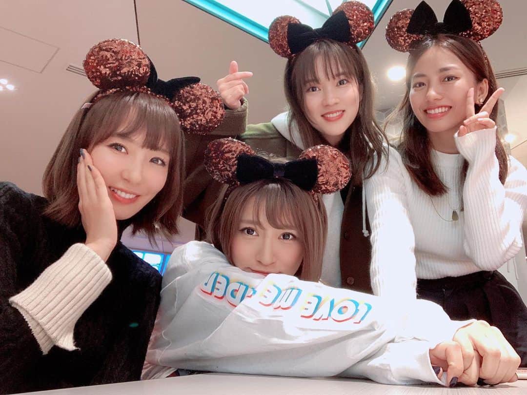 戸島花のインスタグラム：「🤎🤎🤎 #disneyland #ディズニーランド #ディズニークリスマス2019」