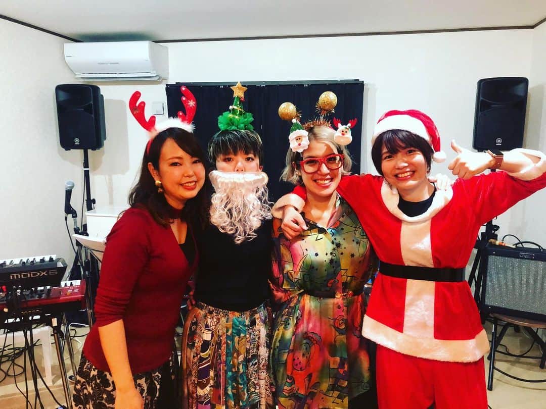 岡田真帆のインスタグラム：「2019.12.21 出張おののいもこ@東青梅。 来年はセットリスト一掃します🆕 たのしみだなん お越し頂きありがとうございました😊」