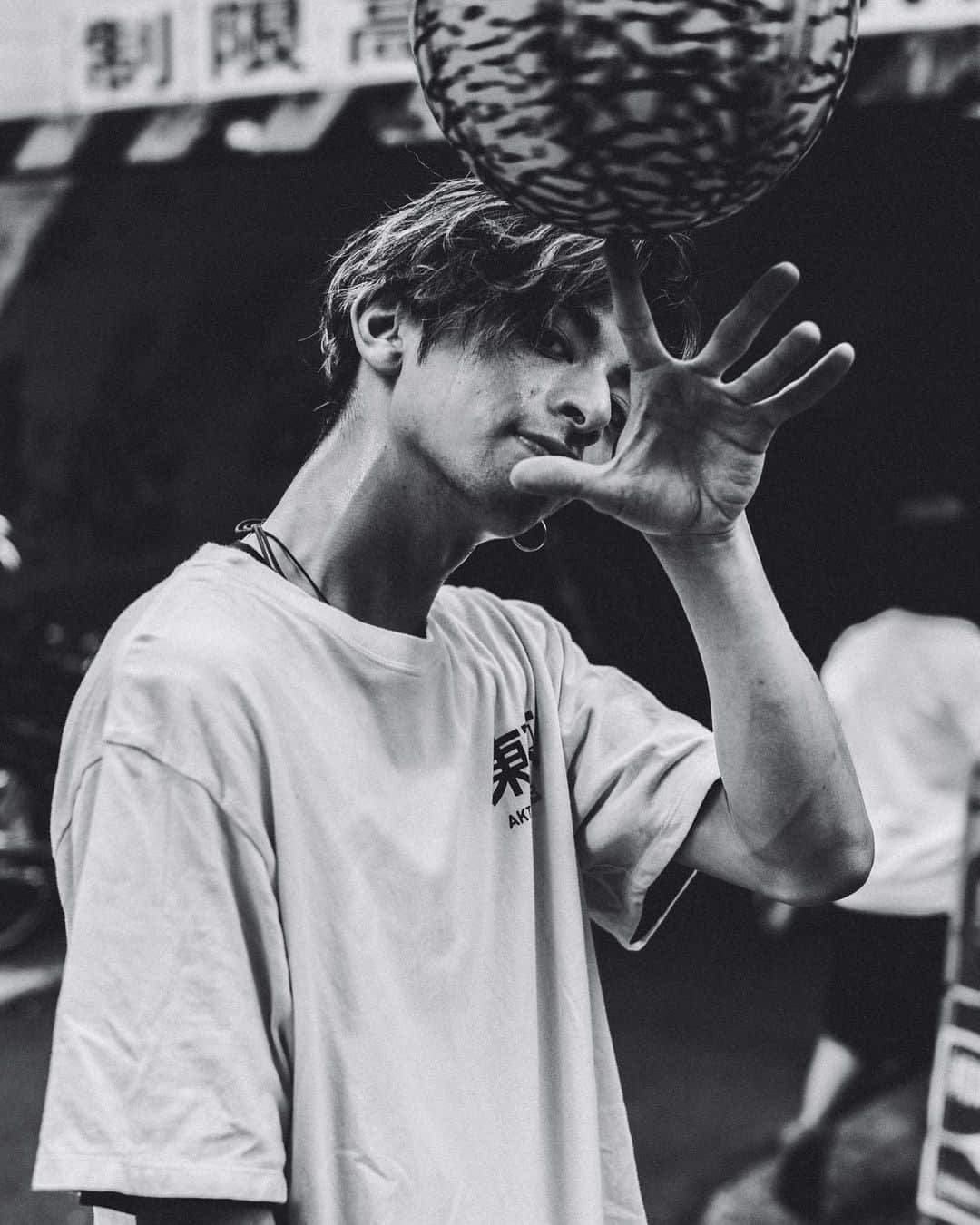 ZiNEZKAMIKAZEさんのインスタグラム写真 - (ZiNEZKAMIKAZEInstagram)「photo's by @stevegdn 🔥🔥#therising #hooporigins by #rakuten thanks for the great feedback😭🙏 set ups & wears from #AKTR 🔥🔥 #freestylebasketball #basketball #stephencurry #nba #tokyo #underratedtour2019」12月22日 20時40分 - zinez_kamikaze