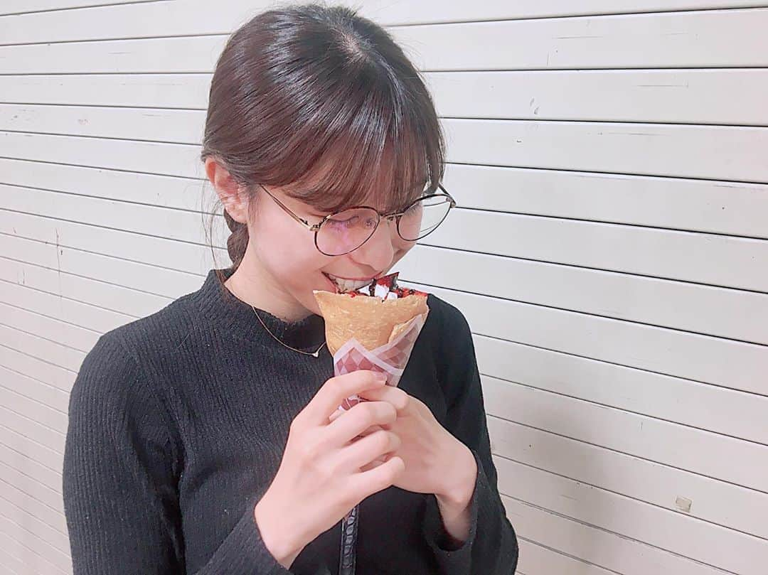 小嶋菜月さんのインスタグラム写真 - (小嶋菜月Instagram)「🍓 . . 真夜中でも気にせずクレープを食べる女です😈 . . #真夜中 #クレープ #すっぴん #でぶ #年末は太る」12月22日 20時42分 - kojimanatsuki_offical