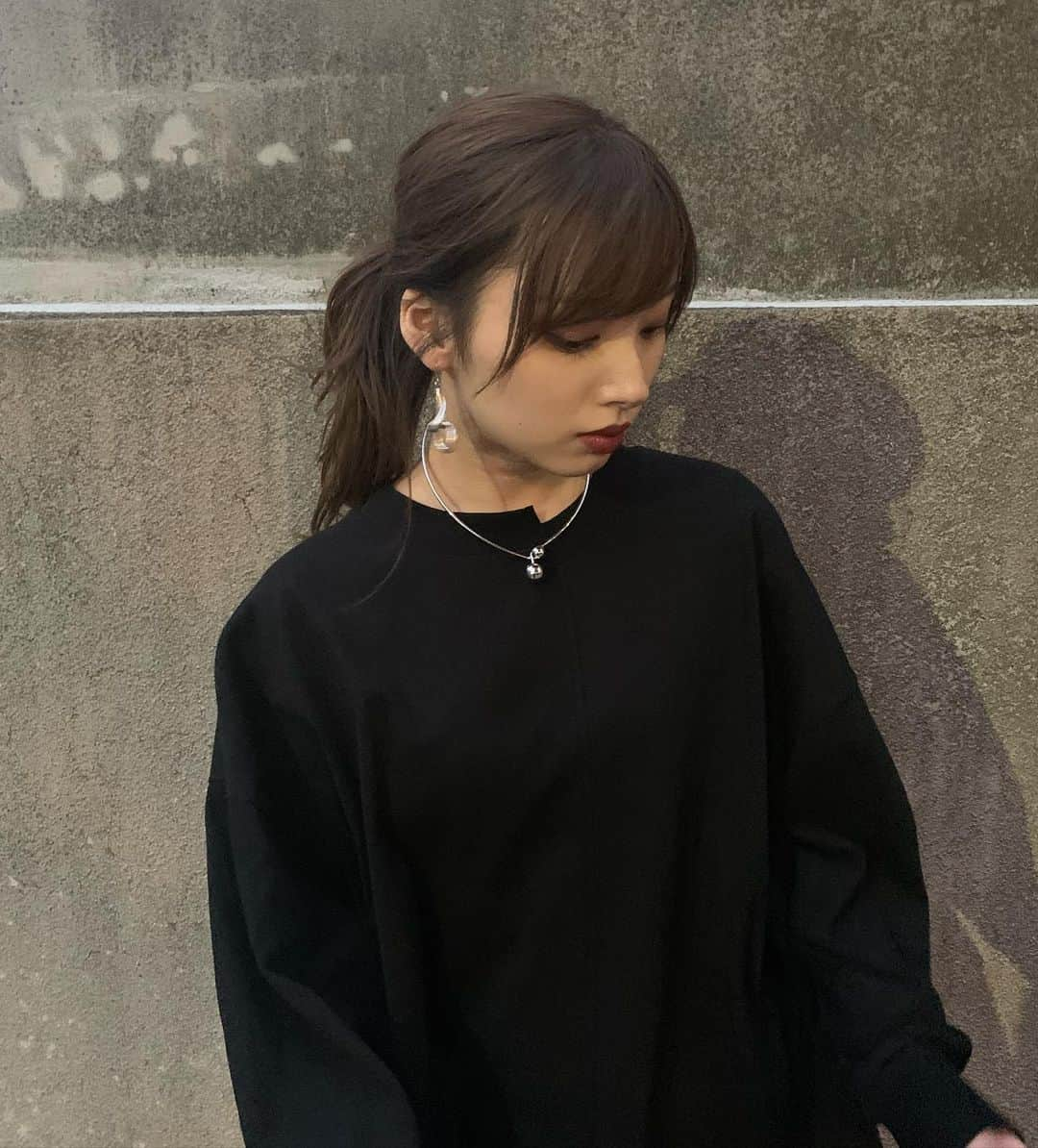 谷川菜奈さんのインスタグラム写真 - (谷川菜奈Instagram)「SALE ITEM🖤🤍🖤 ニットの上からでも可愛いネックアイテムもセール中だよ⛄️ ストーリーからとべるよ！ @leannofficial  #LEANN#leannofficial#SALE #リーン#低身長コーデ」12月22日 20時44分 - pechi.130