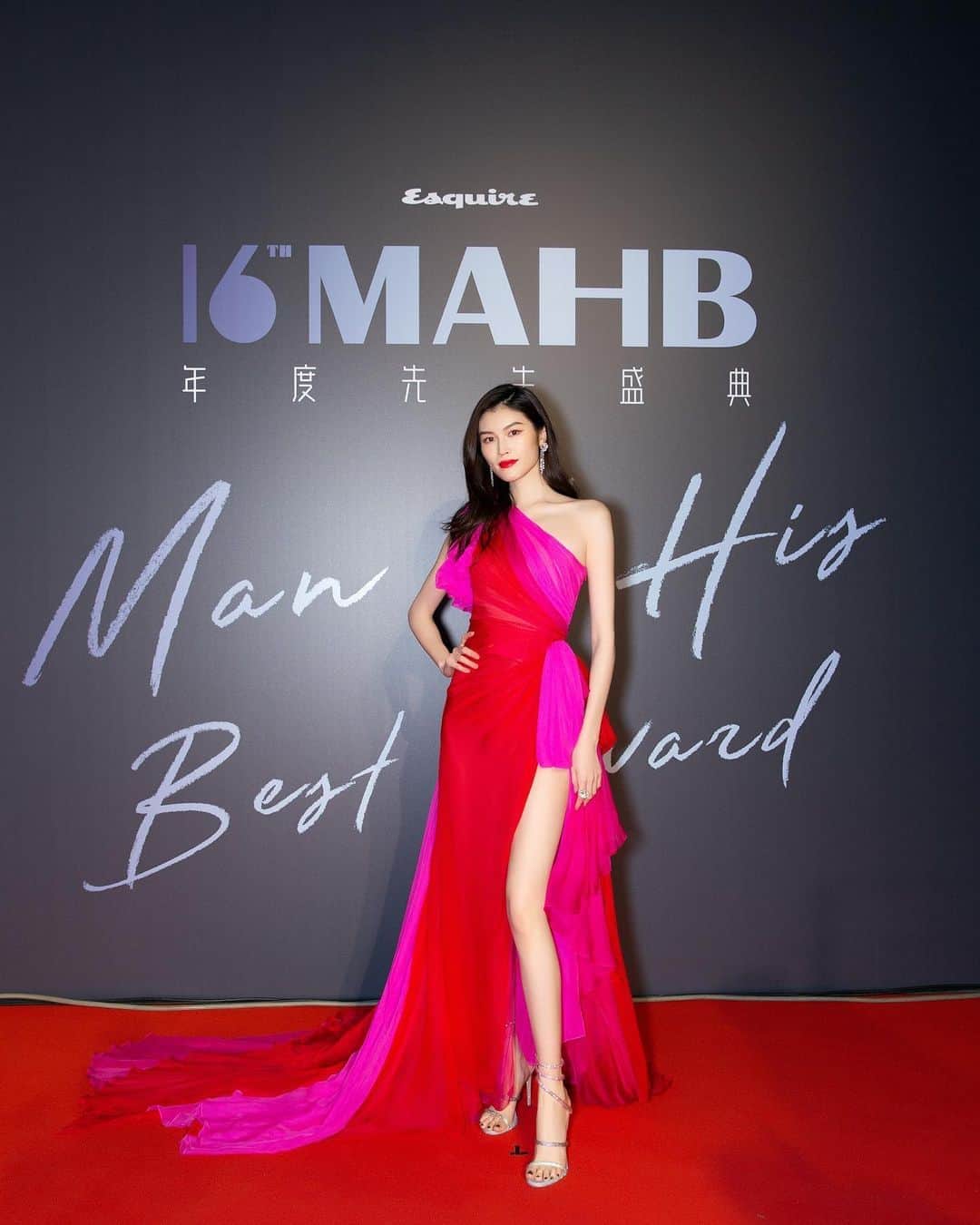 スイ・ヒーのインスタグラム：「Had so much fun in the MAHB night. Love this breathtaking dress from @ralphandrusso 💓💓 Styled by the dearest @minruir」