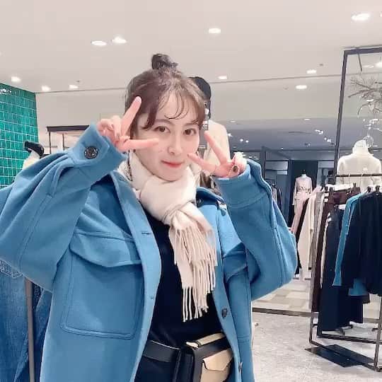 渡辺くるみのインスタグラム：「大学時代のバイトの店長に会いに❤️めっちゃ買ってしまった😩あと髪染めた🦰#dresslaveルミネ新宿」