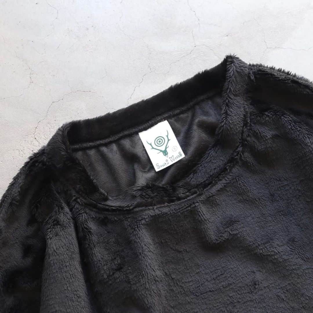 wonder_mountain_irieさんのインスタグラム写真 - (wonder_mountain_irieInstagram)「_ South2 West8 / サウスツー ウェストエイト “Side Slit Crew Neck Shirt -MICRO FLEECE-” ￥16,500- _ 〈online store / @digital_mountain〉 http://www.digital-mountain.net/shopdetail/000000010143/ _ 【オンラインストア#DigitalMountain へのご注文】 *24時間受付 *15時までのご注文で即日発送 *1万円以上ご購入で送料無料 tel：084-973-8204 _ We can send your order overseas. Accepted payment method is by PayPal or credit card only. (AMEX is not accepted)  Ordering procedure details can be found here. >>http://www.digital-mountain.net/html/page56.html _ #NEPENTHES #South2West8 #ネペンテス #サウスツーウェストエイト _ 本店：#WonderMountain  blog>> http://wm.digital-mountain.info/blog/20191222-1/ _ 〒720-0044  広島県福山市笠岡町4-18  JR 「#福山駅」より徒歩10分 (12:00 - 19:00 水、木曜定休) #ワンダーマウンテン #japan #hiroshima #福山 #福山市 #尾道 #倉敷 #鞆の浦 近く _ 系列店：@hacbywondermountain _」12月22日 20時55分 - wonder_mountain_