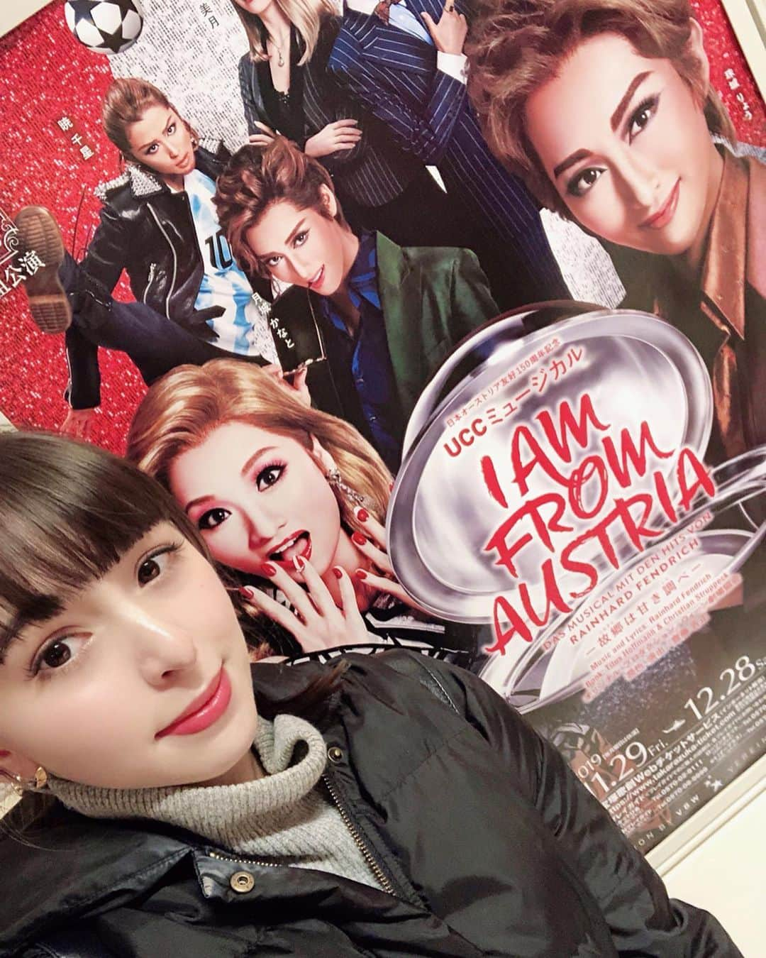 アイシスさんのインスタグラム写真 - (アイシスInstagram)「月組の『I AM FROM AUSTRIA－故郷（ふるさと）は甘き調（しら）べ－』を観劇してきましたの...。推しの退団にメンタルやられてひきこもっていたあたくしを完全にまた引き戻してきましたわ月組さん...,。珠城りょうさん中心の月組、なんてバランスが良いのでしょうか...あたたかい....いい...。組子さんみんなが引き立つとてつもなく素敵な組だわ...。そして作品がいい...現代劇も、いいよね...新鮮だよね...あたいは完全にこんなロマンティックな大恋愛を夢見て生きているわよ...みんながみんな尊かったんだけど...暁千星さんのパブロがあまりに目が離せなくて...フィナーレもずっとみていたわ...マッチョマッチョ...美園さくらちゃんも役がぴったりすぎるしハスキーボイスとても色っぽいし...珠城りょうさんのジョージはとにかくイノセントすぎて全わたしが癒された...とにかく何が言いたいって、最高だ、ってこと...親子愛に大恋愛にもう...尊すぎるから...観て...。誘ってくれたお友達には本当に感謝よ...わたしを一番最初に宝塚歌劇に引き込んだのは彼女だったわ...感謝がやまないわ...。 #宝塚歌劇団 #月組 #月組公演 #iamfromaustria #珠城りょう #美園さくら #暁千星 #止まらない想い #ありがとう #あなた方は #五つ星よ #諦めないって大事 #そうよ #ロッキーだってあんなに打ちのめされても最後には勝つんだ #そう言ったわよね #信じるわ #日本オーストリア友好150周年記念 #🇦🇹 #ウィンナー野郎 #連呼しすぎ #そんな #月城かなと さん #が好き  #滝澤いしすと趣味の世界」12月22日 21時01分 - isis_osushi