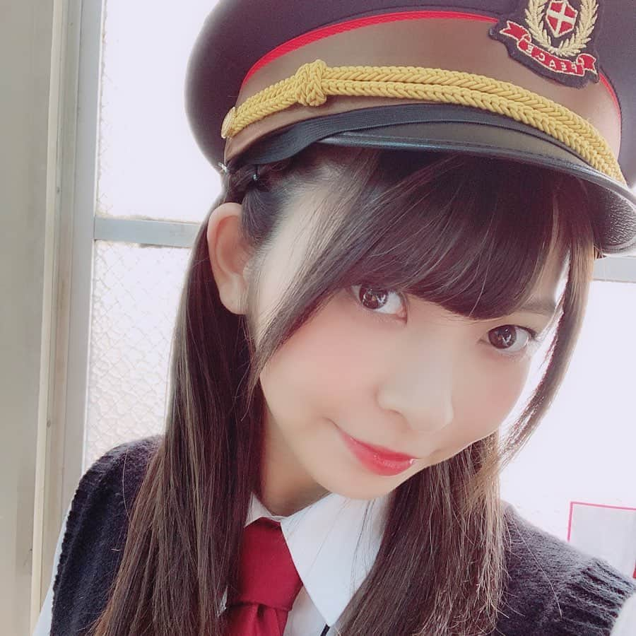 草場愛さんのインスタグラム写真 - (草場愛Instagram)「少しはやいけど2019年の振り返りを。。 . . 2019年は女優として再スタートを切りました。(正確には2018年12月から) . 12月 ドナー11 成瀬桔梗(2018年) 2月 ダンス×3オルタナティブ 太平隼人 3月 出雲の涙 六分一 5月 四月の霊 死神 7月 かぐや姫と菊五郎 セツ那 8月 真約・魔銃ドナー ニュークス 8月 秘密 平塚ハル 11月 アリスインデッドリースクールコネクト 高森朝代 12月 エアガール！ 工藤雪江 全9作品に出演させていただき、9人の全く異なった世界を生きました。 どの作品もとっても大切な作品ですが、やっぱり四月の霊は初の主演だったし特に大事な作品になったかも。 . . この9人のおかげでたくさんの方にも出会うことが出来ました。 女優としての私を好きだと言ってくださる方にたくさん出会うことができました。 . 私と出会ってくれてありがとう。 好きだと応援してくれてありがとう。 本当に毎回のごとく言いますが、舞台はお客様がいてくれるからこそ完成します。 最後に評価するのはお客様だからね。 アイドルの頃のようにレスを送ることもできない。 終演後に会う機会もないかもしれない。 それでも応援してくれてありがとう。 みんなは私の誇りです。 だから私もみんなの誇りになれるように頑張る。 . . 女優以外にもMCさせていただいたり、モデルさせていただいたり。 本当にたくさんの経験をさせていただきました。 . 2020年も突っ走るよ。 みんなのために頑張る。 だからついてきてください。 . . たくさんの出会いに感謝。 . 草場 愛 . . #女優 #actress #モデル #model #被写体 #今年の振り返り #来年もよろしくお願いします」12月22日 21時11分 - manami_k1017