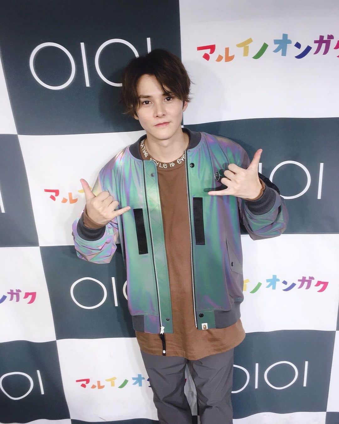 古屋敬多のインスタグラム：「新曲「#サンセット・リフレイン」発売記念イベント☆彡 ありがとうございました！ 寒いし外は雨やったけど、渋谷マルイはみんなの笑顔で快晴やったね☀️俺の上着に虹がかかっとりますもんねえ〜🌈✨ #Lead」
