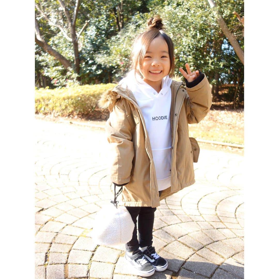 Saraさんのインスタグラム写真 - (SaraInstagram)「. coordinate♡ . ベージュのモッズコートも良き☺️♡ . outer ▶︎ #branshes  pants ▶︎ #branshes shoes ▶︎ #vans  bag ▶︎ #urbanresearchdoors . ⠀ #ootd #kids #kids_japan #kids_japan_ootd #kjp_ootd #kidsfahion #kidscode #kidsootd #kidswear #jeanasiskids #キッズコーデ #キッズファッション #インスタキッズ #モッズコート」12月22日 21時08分 - sarasara718
