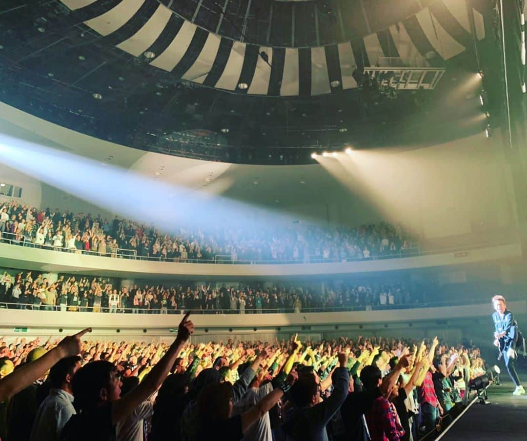 布袋寅泰さんのインスタグラム写真 - (布袋寅泰Instagram)「Fantastic night at Sendai! 仙台のみんな、ありがとう！一人一人の想いが伝わって、今夜のミラクルが起きました。最高の夜に乾杯！また必ず会いましょう！　#hotei #布袋寅泰　#仙台サンプラザ　#最高」12月22日 21時10分 - hotei_official