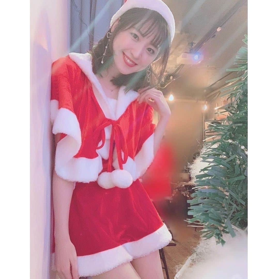 船岡咲のインスタグラム：「・﻿ ・﻿ ﻿ ○﻿ ﻿ ﻿ 今日はイベント×舞台で﻿ 大好きな謎解き😍♪﻿ ﻿ 難しかったけど楽しかったな✨﻿ ﻿ ﻿ ﻿ ﻿ ﻿ #メリークリスマス #Xmas #christmas﻿ #セミロング #サンタ #サンタさん﻿ #髪短いのお気に入り ﻿ #今年はサンタやらトナカイやらたくさんなってるな﻿ #いちばんすきなイベント #それが #クリスマス」