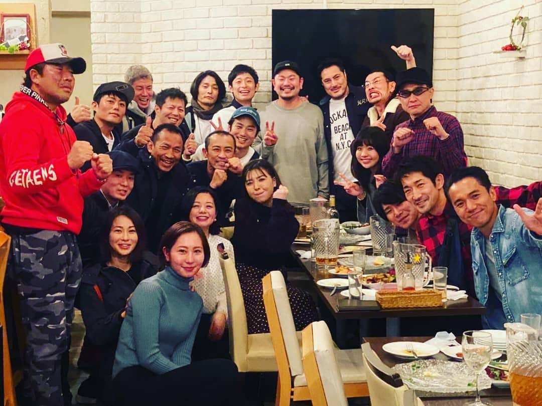 木下ほうかさんのインスタグラム写真 - (木下ほうかInstagram)「Wildの会(キックボクシング同好会)の忘年会でした～💦 ケガをして不参加も多かったですが、来年は試合に出たい～💦 #キックボクシング  #Wildの会  #肉離れ」12月22日 12時26分 - kinoshita_houka