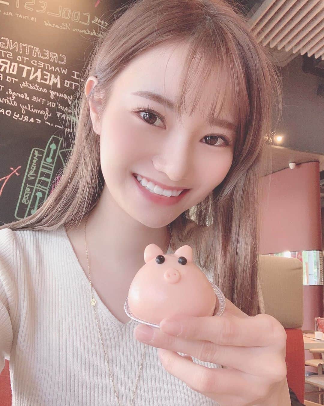 金子実加のインスタグラム：「かわいい豚まん🧡❤️✨✨ . . . . . . . . . . #insta映え #上海　#中国　#的上海 #상하이　#豚まん　#金子実加　#旅行　#田子坊 #ナチュラルメイク」