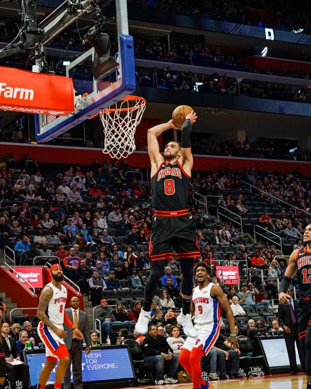 ザック・ラヴィーンさんのインスタグラム写真 - (ザック・ラヴィーンInstagram)「Stay focused! Good W @chicagobulls」12月22日 12時26分 - zachlavine8