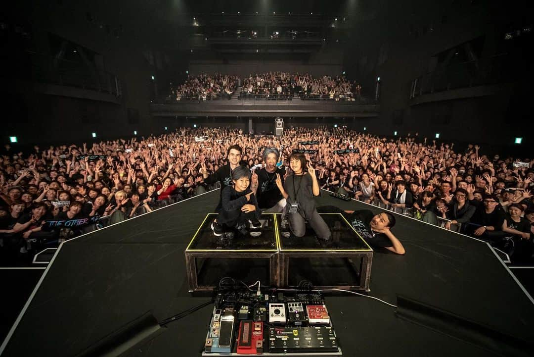 MIYAVI（石原貴雅）さんのインスタグラム写真 - (MIYAVI（石原貴雅）Instagram)「🙏 @miyavi_ishihara “NO SLEEP TILL TOKYO” World Tour 2019 JAPAN🇯🇵 Day ６ JP LEG FINAL🔥12.21 #Osaka @zepp_bayside  ご来場の皆様ありがとうございました！🙏 ． ． Photo By: @mikeyboiiiiii ． 【リリース情報】 MIYAVI NEW ALBUM 💿 NO SLEEP TILL TOKYO 7.24 Release⬇️⬇️ https://umj.lnk.to/miyavi_nsttPR ． 【ライブ情報】 「MIYAVI “NO SLEEP TILL TOKYO” World Tour 2019 JAPAN」 12/5 Sapporo | Zepp Sapporo 12/9 Sendai | Rensa 12/10 Nagoya | Zepp Nagoya 12/12 Fukuoka | Zepp Fukuoka 12/18 Tokyo | Zepp DiverCity TOKYO 12/21 Osaka | Zepp Osaka Bayside ． MIYAVI ファンクラブ ”MYV CREW” 2019年度会員受付中！！ MIYAVI Fan Club“ MYV CREW” 2019 Membership Admission and Renewal Information  ご入会方法は⬇️ http://myv382tokyo.com/myvcrew/about.html ． ． #MIYAVI #NoSleepTillTokyo #NSTT #UnderTheSameSky #MYVCREW #NorthAmerica #USA #CANADA #MEXICO #EUROPE #ASIA #JAPAN #live #札幌 #仙台 #名古屋 #福岡 #東京 #大阪」12月22日 12時30分 - miyavi_staff