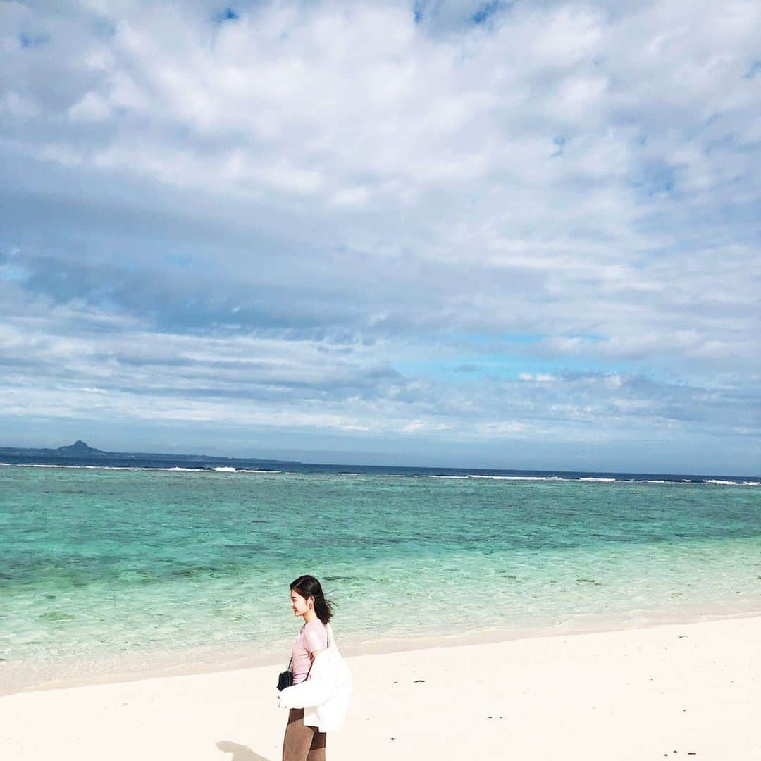 古畑星夏さんのインスタグラム写真 - (古畑星夏Instagram)「⠀ 沖縄の海って本当に綺麗だよね🏝✨ ⠀ 足だけ海入って気持ちよかったよ~☺️ #okinawa#travel#沖縄 ⠀」12月22日 12時54分 - starandsummer