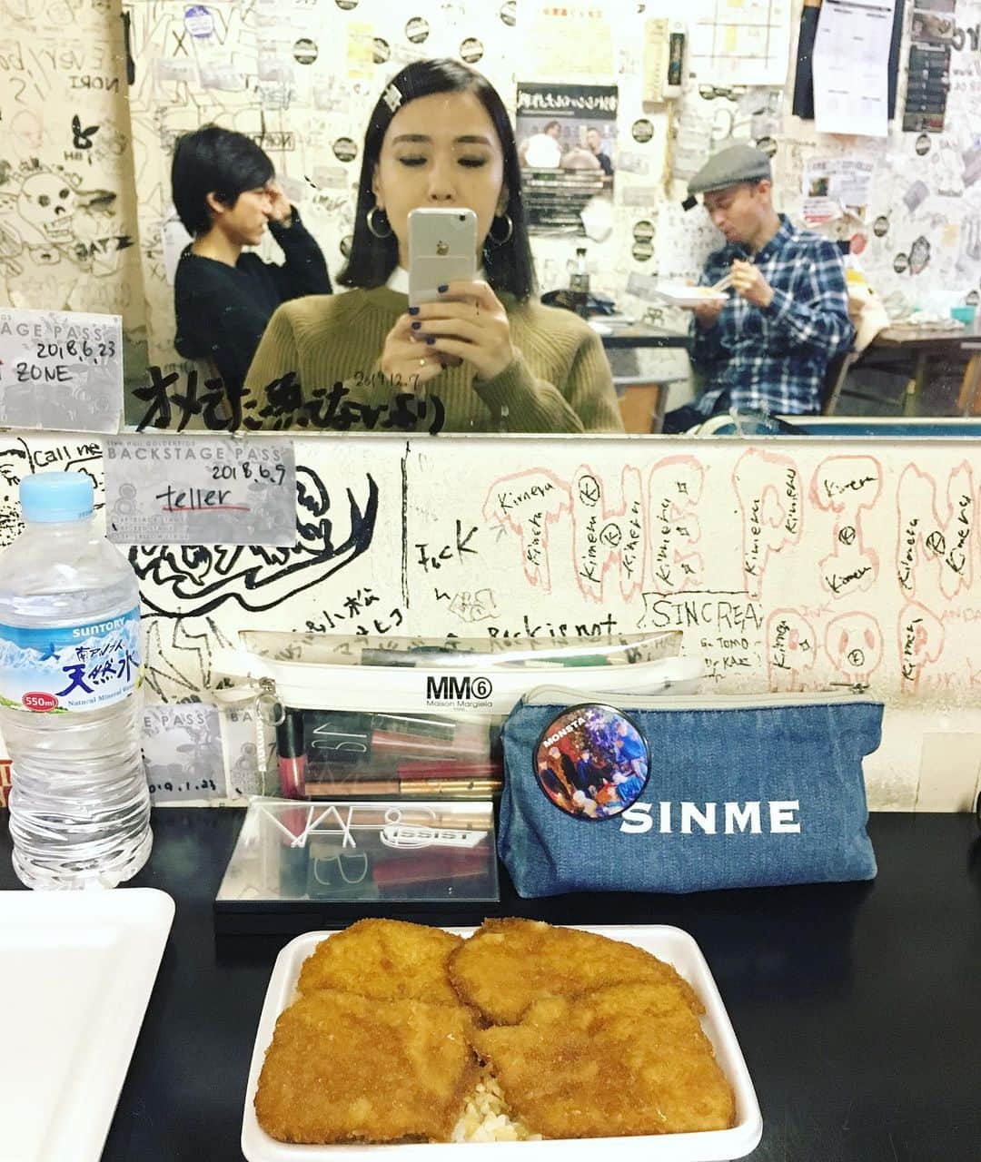 土岐麻子さんのインスタグラム写真 - (土岐麻子Instagram)「新潟！ かつ&メイク中」12月22日 12時55分 - tokiasako