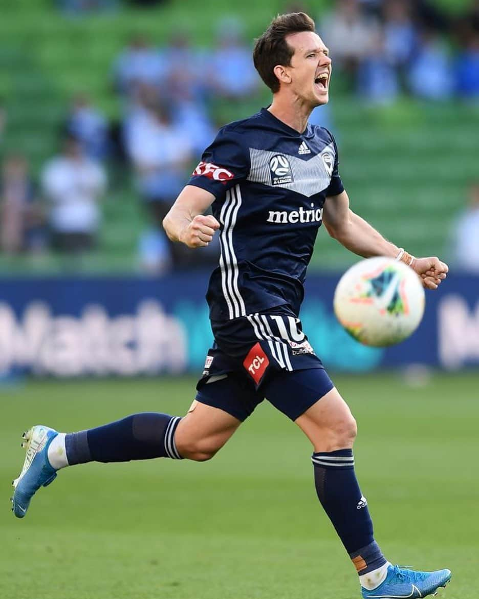 ロビー・クルーズのインスタグラム：「Great win, thanks for the support @gomvfc fans 💙 it’s our city ⚪️🔵」