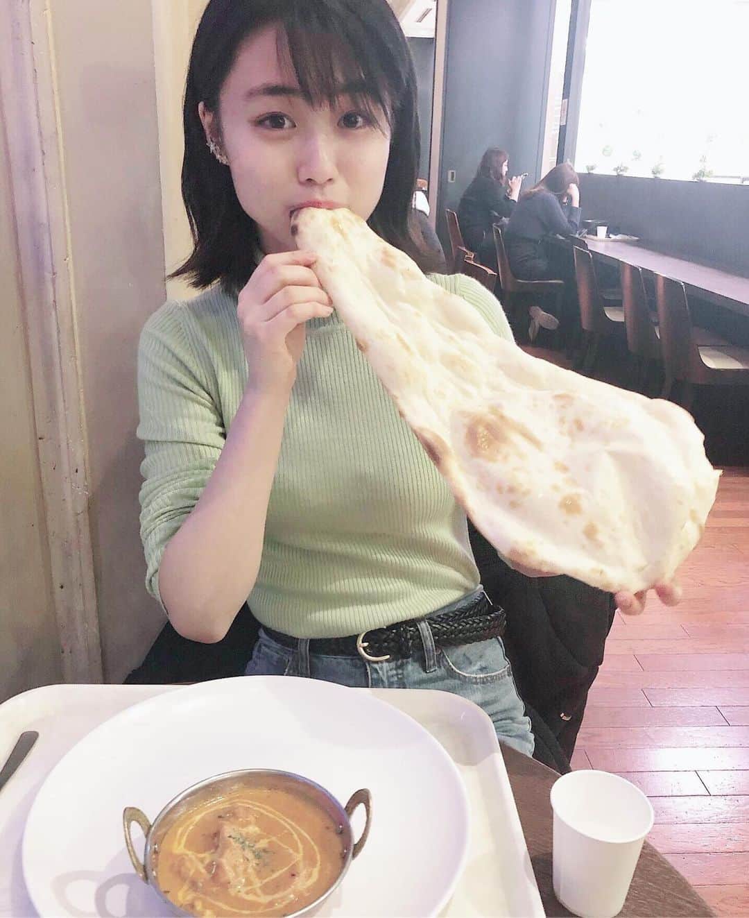 多田成美さんのインスタグラム写真 - (多田成美Instagram)「おっきい、、( °_° ) カレーにはライス派ですか？ それともナン派ですか？？」12月22日 13時16分 - narumitada_official