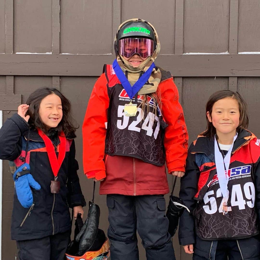 上田ユキエさんのインスタグラム写真 - (上田ユキエInstagram)「Tora got 2nd place🔥 強豪クラスに繰り上がり、２位の快挙‼️大好きな仲間達との表彰台。#slopestyle #snowboarding #grom #8yearsold @k2.snowboarding @billabong_japan @billabong_snowboarding @unfudge_official @ronin_the_tour_life @ronineyewear @hayashiwax @hayashiwaxusa @mammothtrampolineclub @mammothsnowboardteam」12月22日 13時22分 - yukie_ueda