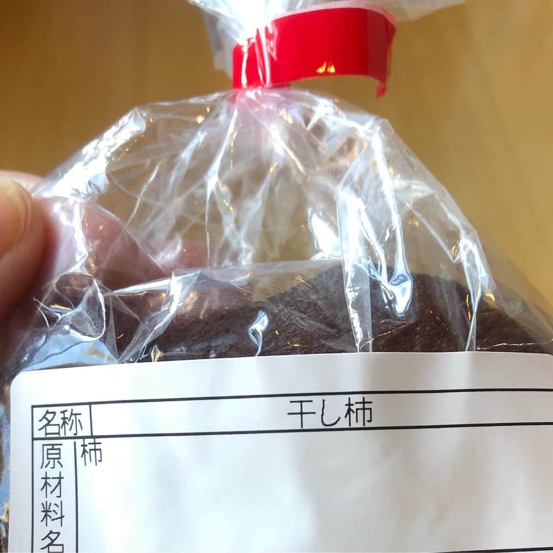 関取花さんのインスタグラム写真 - (関取花Instagram)「潔い #柿」12月22日 13時42分 - dosukoi87