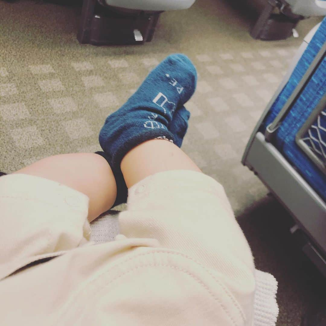 丸本莉子のインスタグラム：「１ヶ月もあっとゆうま！ 広島サヨナラーーー😢😢😢 この足が可愛い┗(˙👄˙)┛」