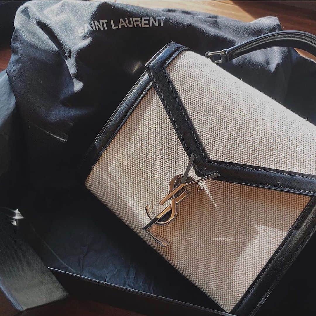 JUNNAのインスタグラム：「my beautiful @ysl bag カサンドラシリーズにキャンバスが...❤️ 春服やリネン服にも合いそうだし カジュアルスタイルのポイントにも沢山使えそう🥰  #YSL #SAINTLAURENT #only #YVESSAINTLAURENT#サンローラン #サンローランバッグ」