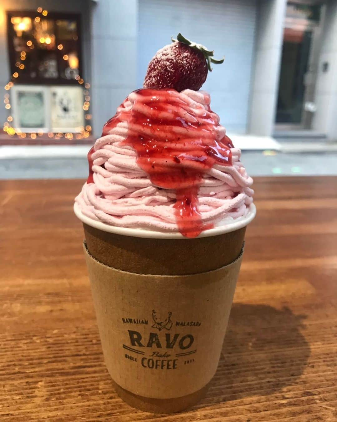 Ravo Bake Coffee Officialのインスタグラム：「いちごのモンブランでほっこり🌈 #food#foodstagramer#デリスタ#デリスタグラマー#ぽっちゃり#ダイエット#日記#グルメ#神戸グルメ#B級グルメ#食べログ#食べスタグラム#飯テロ#グルメな人と繋がりたい#グルメ好きと繋がりたい#yummy#gymlifestyle#今日の写真#インスタグッド#Japanesestyle#ラーメン」