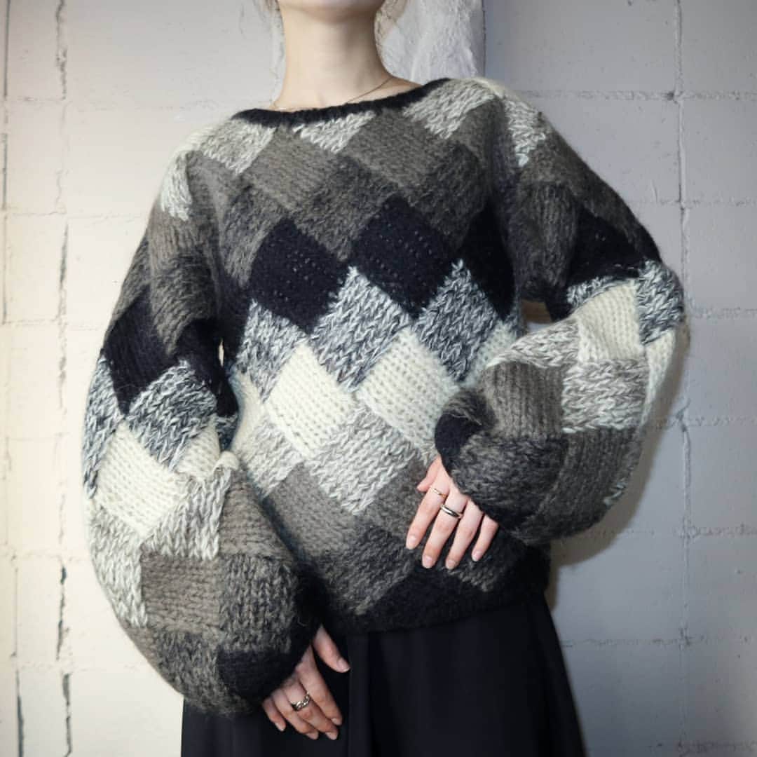 吉祥寺 古着屋 Orfeoのインスタグラム：「Volume Sleeve Panel Sweater  #orfeo #kichijoji #tokyo #vintage #used #fashion #coordinate #outfit  掲載商品のお問い合わせはメールにて承っております。コメント、DMでのお問い合わせは受け付けておりませんのでご了承ください。」
