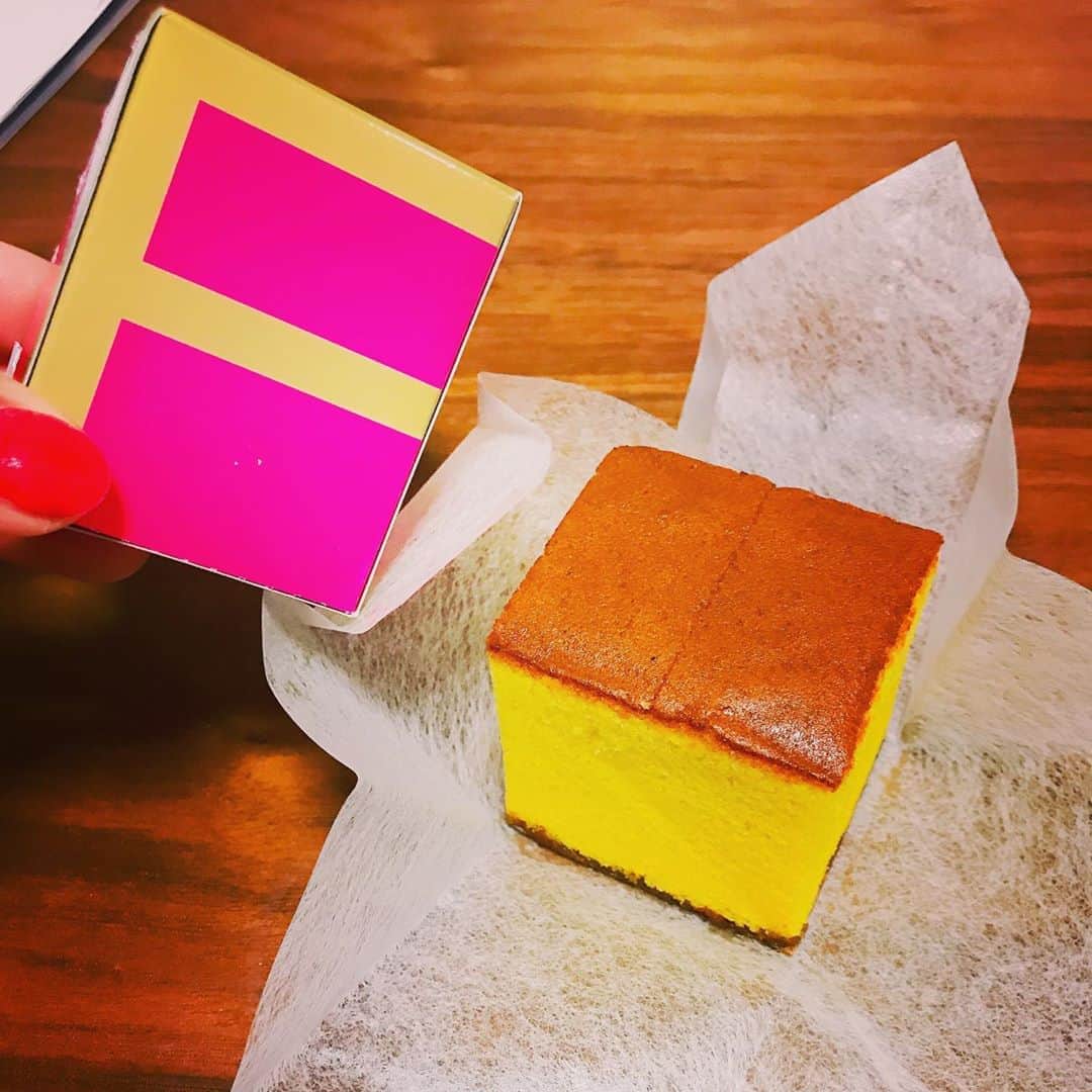 ほな・いこかのインスタグラム：「カステラ大好きデスカラ #福砂屋」