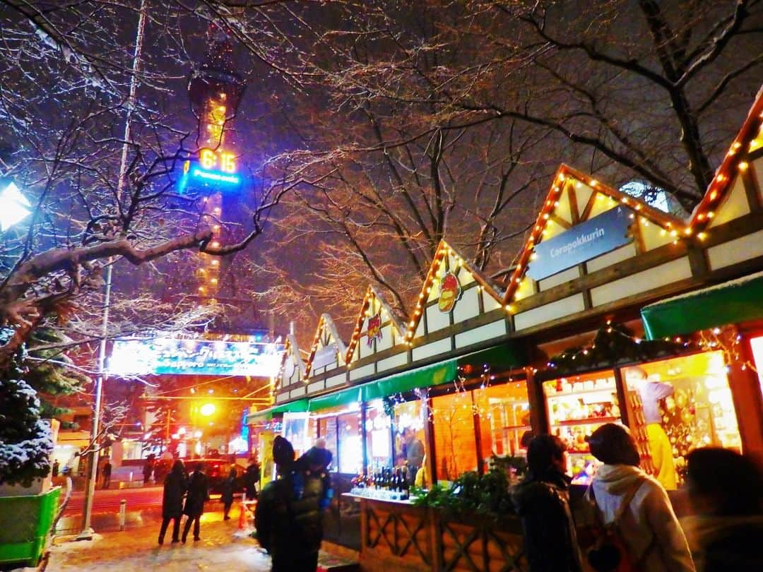 Travel.jp / トラベルjpさんのインスタグラム写真 - (Travel.jp / トラベルjpInstagram)「✈【北海道】ミュンヘン・クリスマス市 in Sapporo 2019⁠ .⁠ 札幌の大通公園2丁目がドイツに！⁠ 2019年12月25日（水）までの期間限定開催。⁠ 【写真/ろぼたん】⁠ .⁠ 詳しい情報は【LINEトラベルjp ミュンヘン・クリスマス市】で検索❤️⁠ .⁠ #LTJ47イルミ #旅行 #旅行好き #旅行好きな人と繋がりたい #トラベラー #女子旅 #女子旅行 #国内旅行 #海外旅行 #インスタ映え #トラベル #トリップ #絶景 #カメラ女子 #カメラ男子 #ダレカニミセタイケシキ #LINEトラベルjp #時短トラベル #北海道 #北海道イルミ #イルミ #イルミネーション #ミュンヘンクリスマス市 #クリスマス #クリスマスマーケット」12月22日 15時00分 - travel.jp