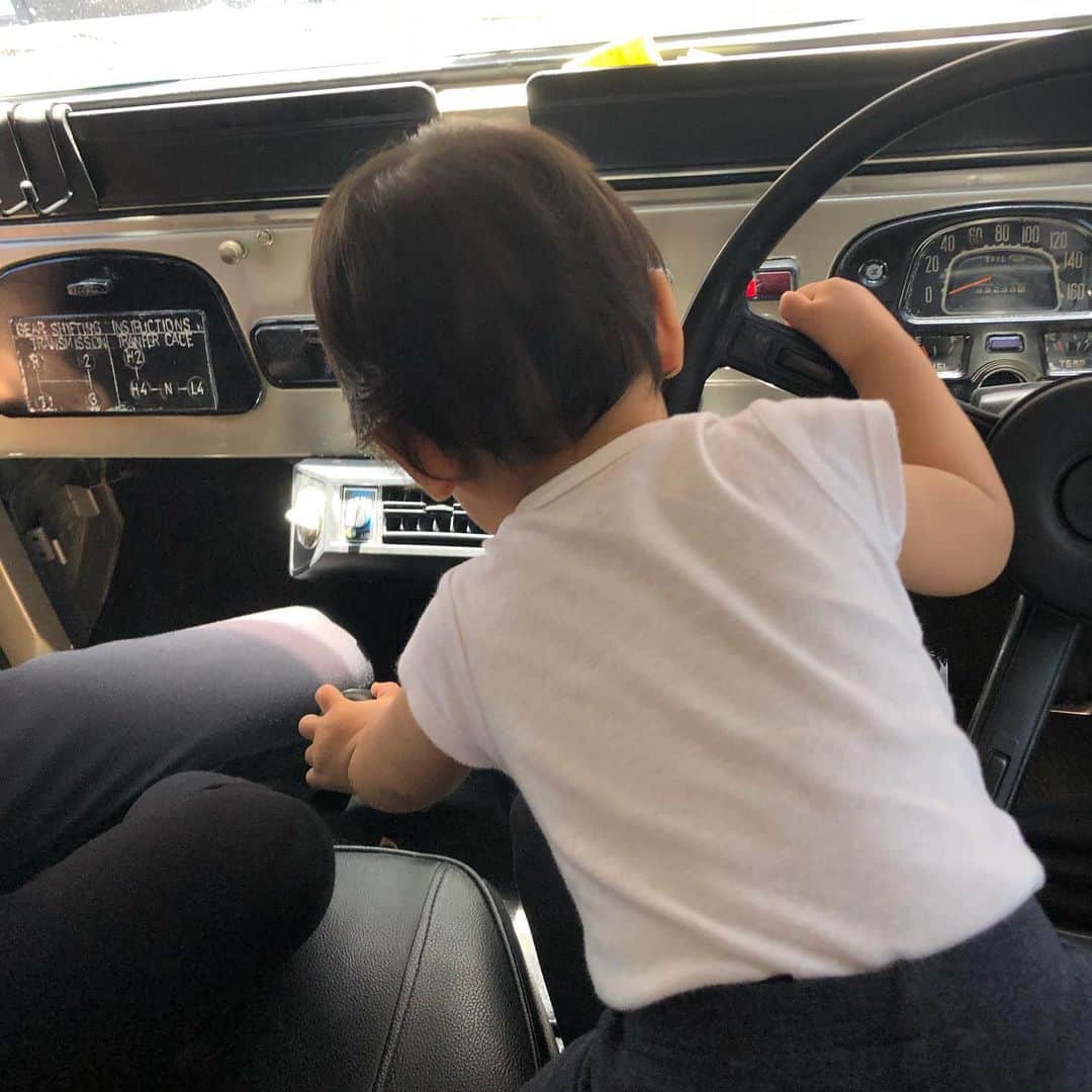 森本容子さんのインスタグラム写真 - (森本容子Instagram)「悪い顔してます。パパの車楽しいね😁」12月22日 15時20分 - yocomorimoto