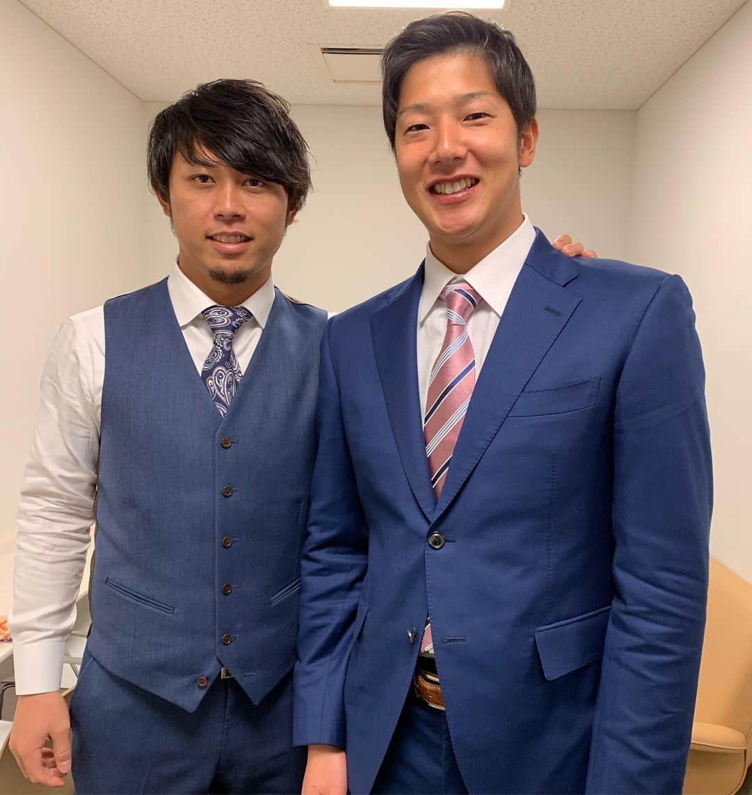 高山俊のインスタグラム：「横田と久しぶりの再会！」