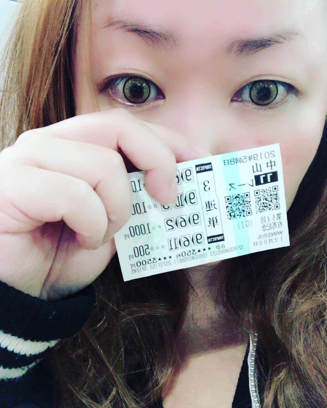 のインスタグラム：「有奈の有馬記念、撃沈です。って大袈裟です笑あくまでも予想が当たる事を楽しみとしているので。でもアーモンドはしばらく、憎しみ込めて食べたりするかも笑 #av #風俗嬢 #熟女 #有馬記念」