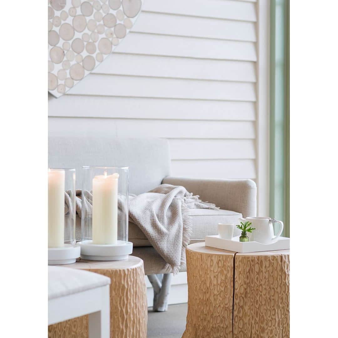 のインスタグラム：「Before immersing yourself in the festivities of the week ahead, try to reserve some time for yourself: find a quiet space to gather your thoughts; reflect on all that you are grateful for, and prepare for a special time with family and loved ones.⁠ .⁠ ‘My meditation practice and finding moments of calm and stillness become even more important at this time of year. This is a favourite spot to retreat to at Bamford’s Haybarn in the Cotswolds’ @casiebamford. #bamford #haybarn #cotswolds #mindfulness #meditation」