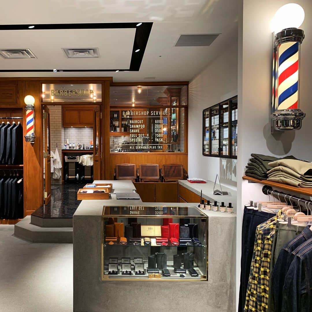 のインスタグラム：「FSC - DAIMARU SHINSAIBASHI BARBER💈  #fscosaka #fscdaimarushinsaibashi  #barbershop #barber #mensgrooming」