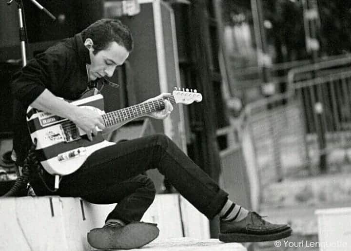 のインスタグラム：「RIP Joe Strummer, 17 years ago today. Gone but not forgotten. 📷Youri Lenquette」