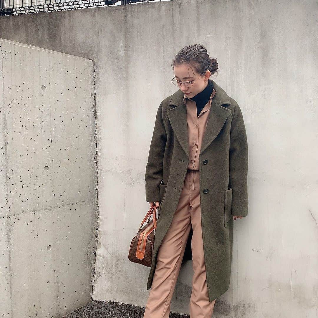 のインスタグラム：「* * こちらが今季手に入れたMilaOwenの チェスターコートです〜❤︎ _ #ootd #code #milaowen」