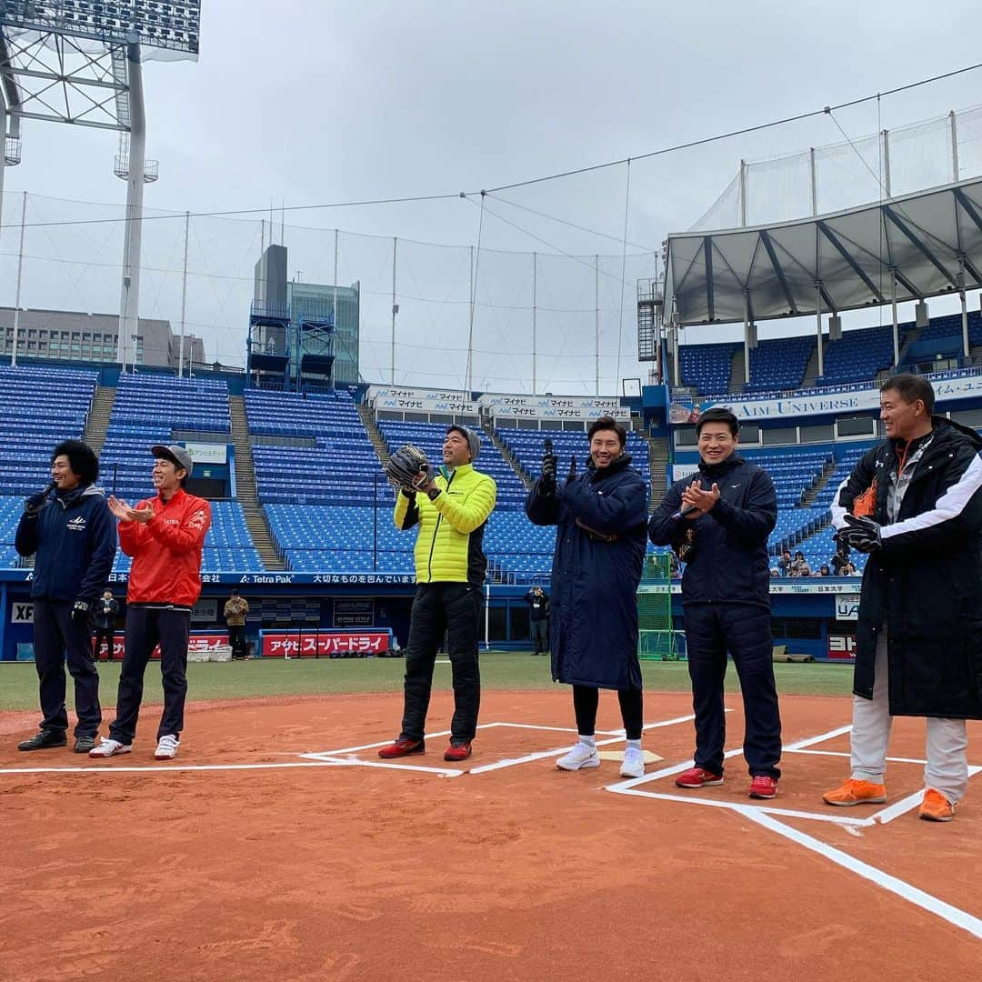 上田剛史さんのインスタグラム写真 - (上田剛史Instagram)「よしもとエンジョイベースボールに参加させて頂きました^_^ 来年は優勝しま〜きの🤪」12月22日 16時18分 - tsuyoshi50