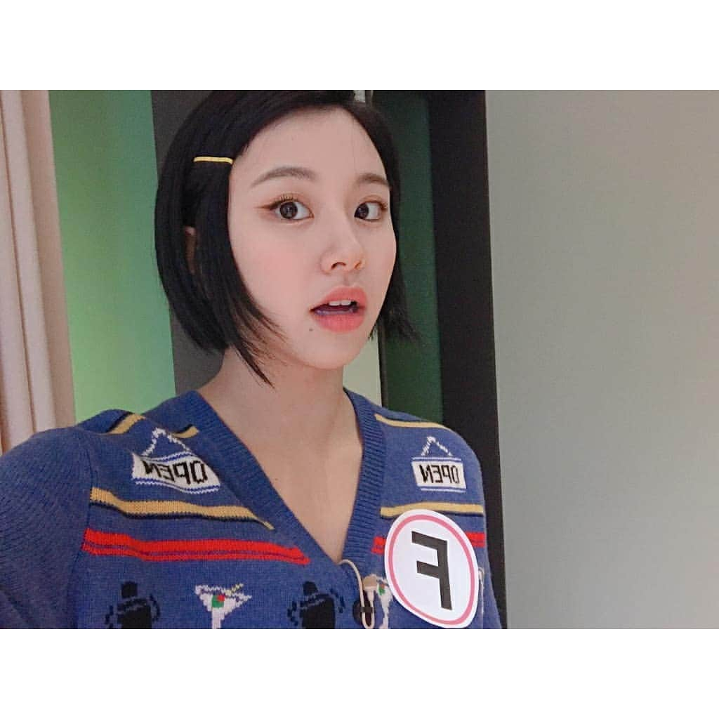 TWICEさんのインスタグラム写真 - (TWICEInstagram)「셀카 15장 성공... 휴우😛」12月22日 16時19分 - twicetagram