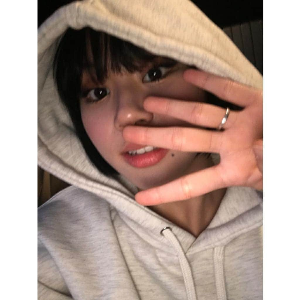 TWICEさんのインスタグラム写真 - (TWICEInstagram)「셀카 15장 성공... 휴우😛」12月22日 16時19分 - twicetagram