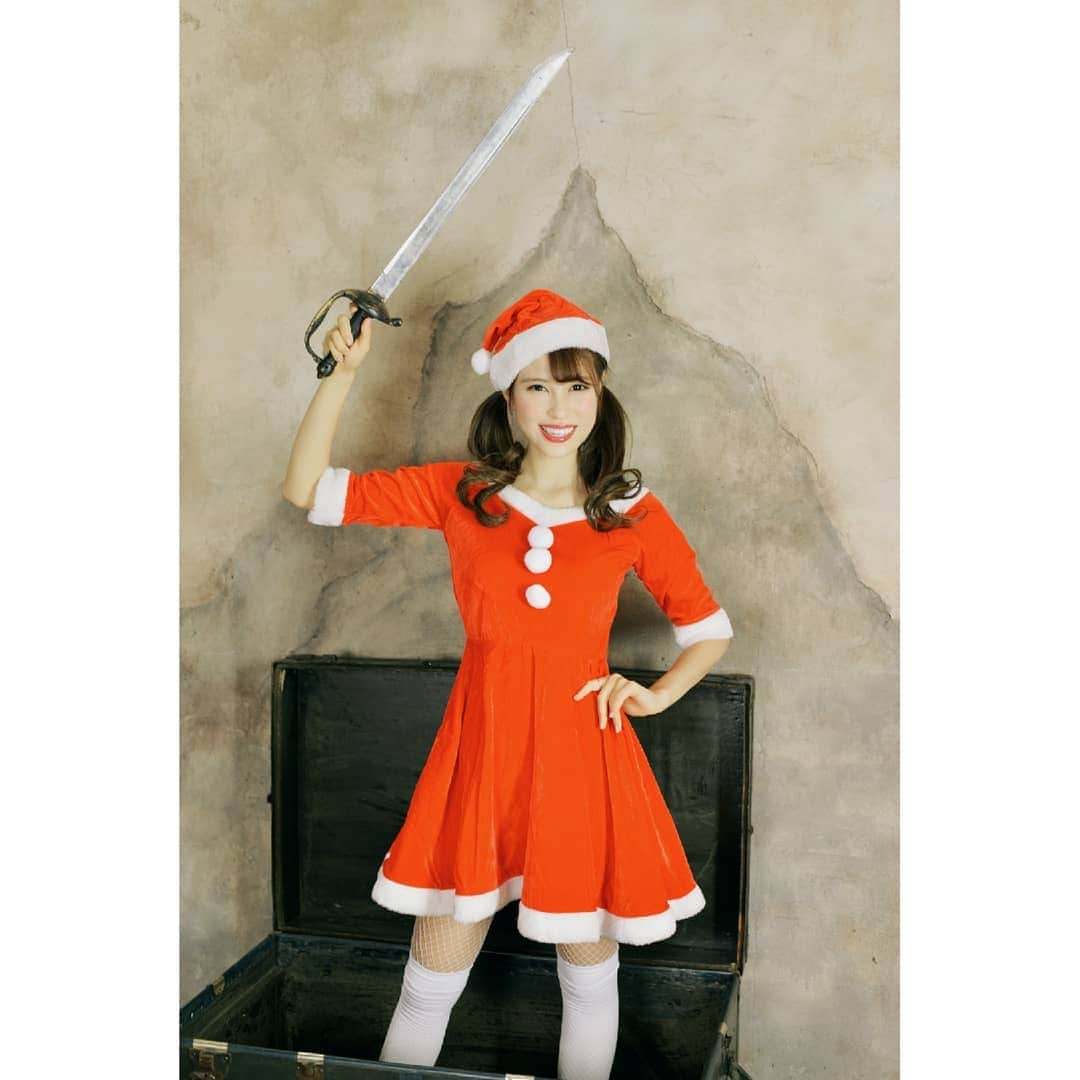 宮島マリーナさんのインスタグラム写真 - (宮島マリーナInstagram)「もうすぐクリスマスじゃーーーいっ！！！ . . . #クリスマス #クリスマス仮装 #クリスマスコスプレ #サンタクロース #サンタさん #サンタさん仮装 #サンタさんコスプレ #サンタコス #クリスマスプレゼント #宮島マリーナ #オスカープロモーション #イベントコンパニオン #イベコン #レースクイーン #rq #撮影会 #フェスタソーレ撮影会 #コスプレ #コスプレ撮影会  #仮装 #きらきら #侍 #サムライ #samurai #katana #刀 #メリークリスマス #christmas #merrychristmas #santa」12月22日 16時26分 - hello_marina_desu_