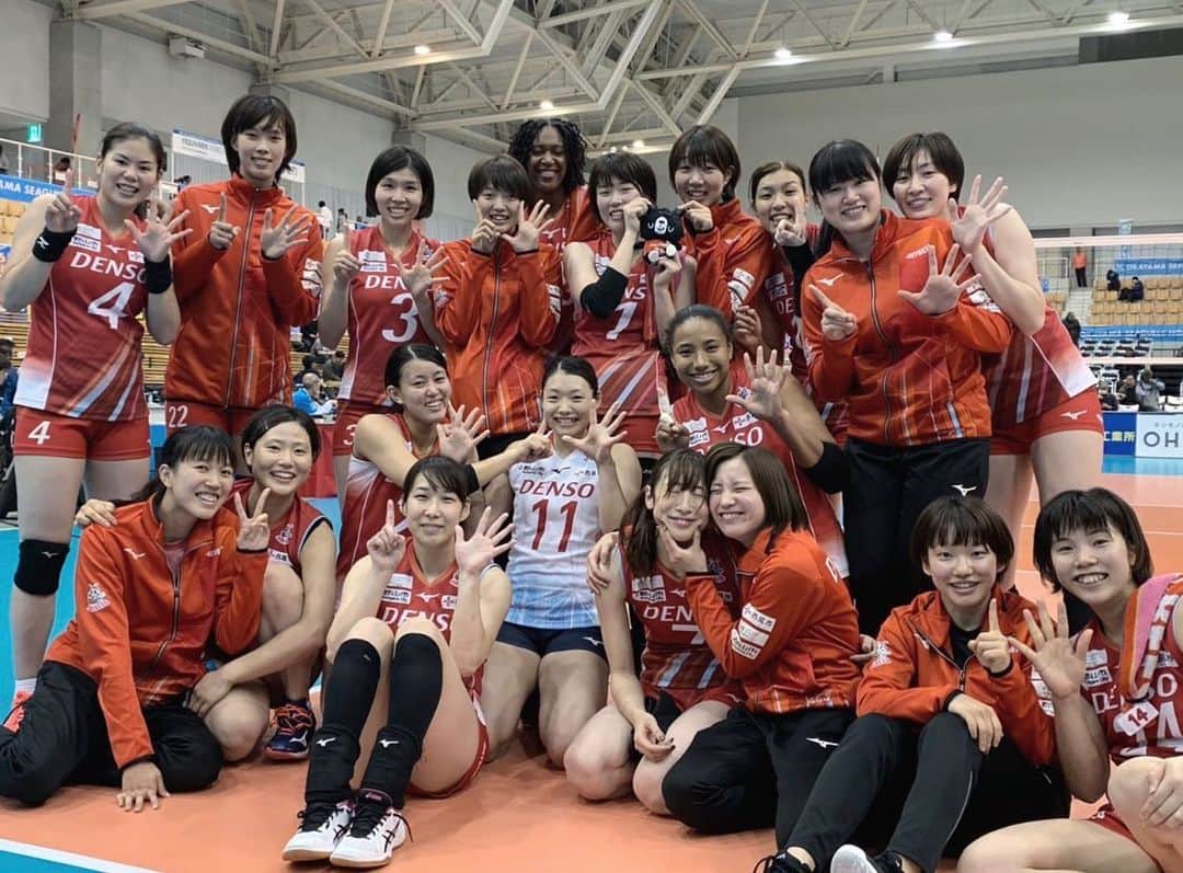 野村明日香のインスタグラム：「﻿ ﻿ ﻿ 15勝＆16勝⭐️﻿ ﻿ 来週は年内最後の試合になります！！﻿ 応援よろしくお願いします🐝﻿ ﻿ ﻿ #デンソーエアリービーズ #Vリーグ #Vリーグはバレーだよ﻿ #volleyball #densoairybees」