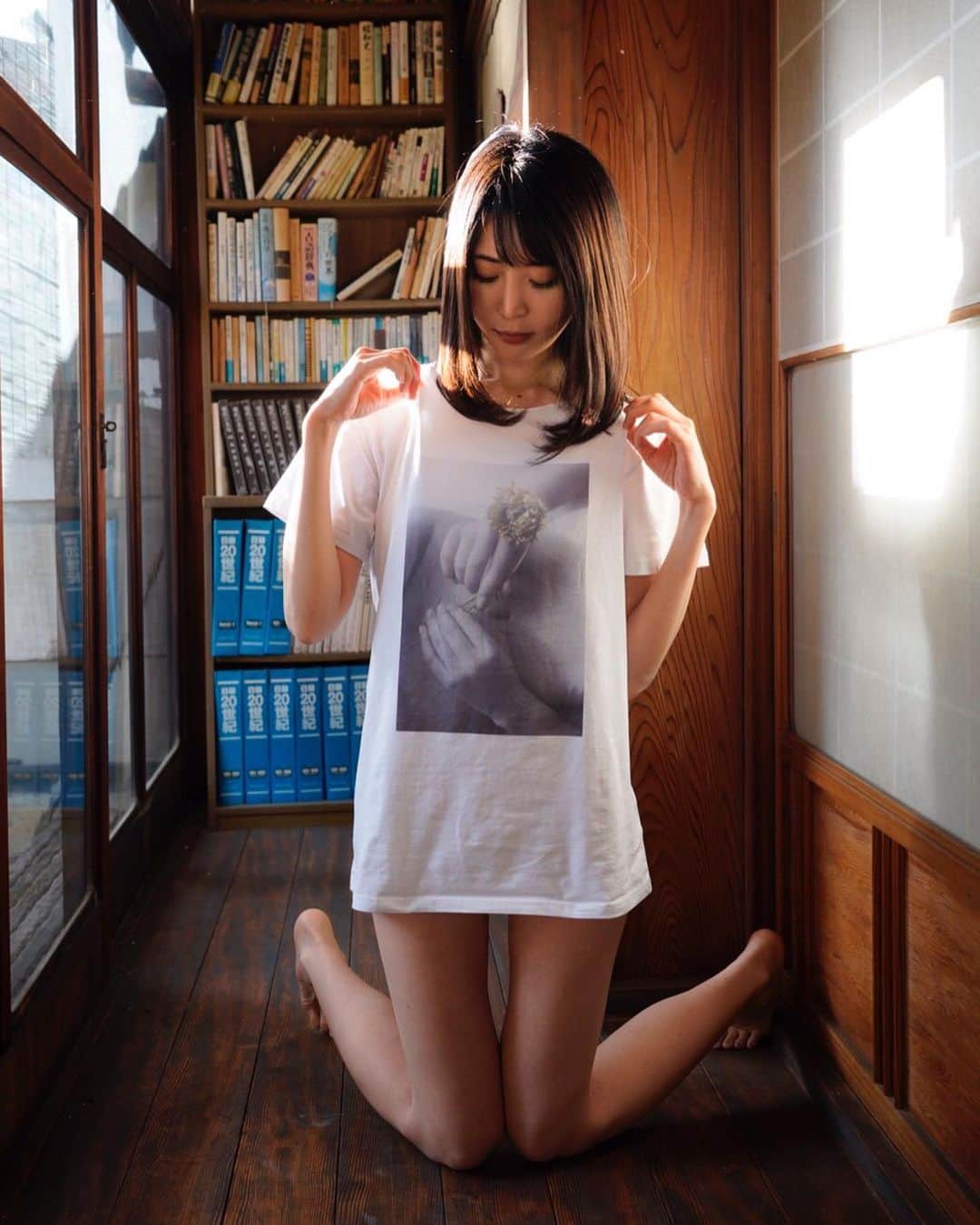 七菜乃さんのインスタグラム写真 - (七菜乃Instagram)「今回作った物販のTシャツ着衣写真☺️ こちらはLサイズです❣️ 東京、大阪どちらの展示場所でも販売してます💜　photo @tamamakanana  ちなみに私は158センチです☺️」12月22日 16時29分 - nananano.nano