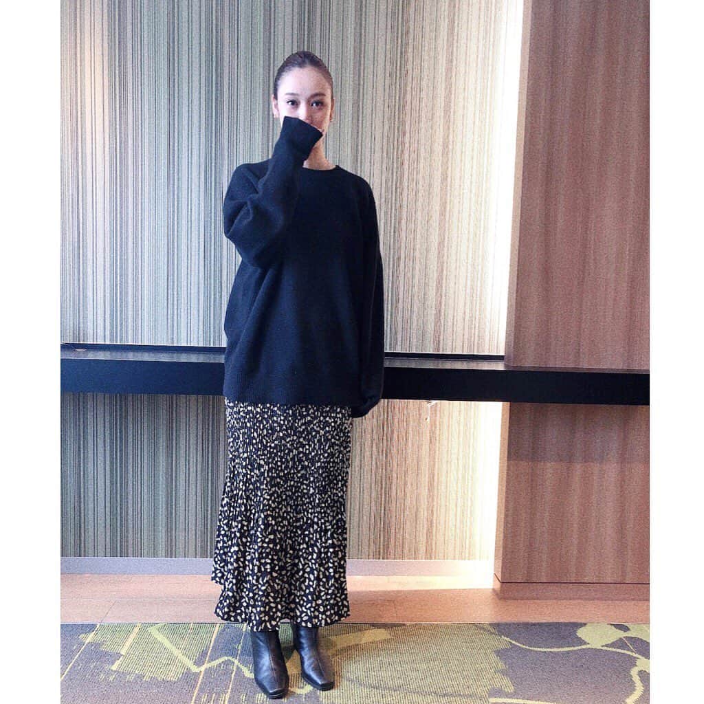 西本早希さんのインスタグラム写真 - (西本早希Instagram)「・ シュっとも ゆるっとも着れる @fifth_store の アニマル柄スカート 🐶! プリーツの切り替えかわいい〜 ・ ・ ・  今なら60パーセントオフクーポンでてた 🎫! ・ #fifth #fifthtl #フィフス #カジュアル #ロングスカート #スカートコーデ#平均身長コーデ」12月22日 16時49分 - saki1022