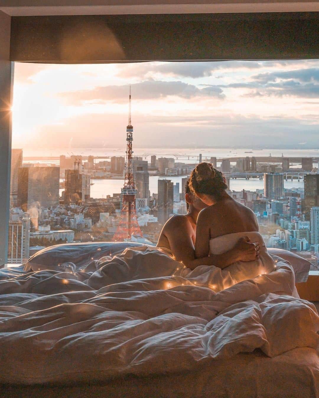 9GAGさんのインスタグラム写真 - (9GAGInstagram)「Who's that person you would like to wake up to a view like this in Tokyo with? ✨Follow @voyaged for more romantic travel ideas ;) | By @sharonyws - #9gag #voyaged #travel」12月22日 17時07分 - 9gag