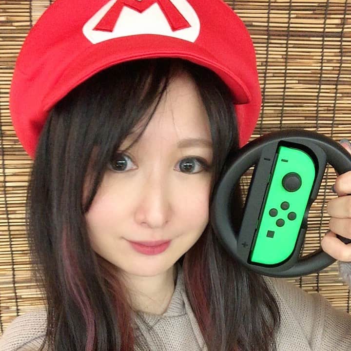 大谷咲子のインスタグラム：「#ライバーチームLaLa の忘年会でマリオカート対決！ 社長強すぎて勝てなかったな🤣 #マリオ 帽子は罰ゲームなんだけど普通に抵抗なくて罰ゲームにならず🍄」