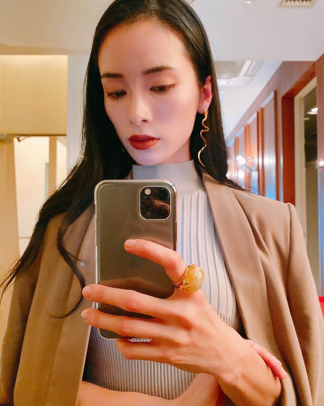 のインスタグラム：「この日のワンピースは @fray_id です。 最近よく着るブランドさん。 .  #selfie #selfiegram  #japanese #tokyo #mom #mother #blackhair #黒髪 #makeup #hairmake  #momlife #mommylife #mommy #男の子ママ #女の子ママ#ママライフ #motherof2」