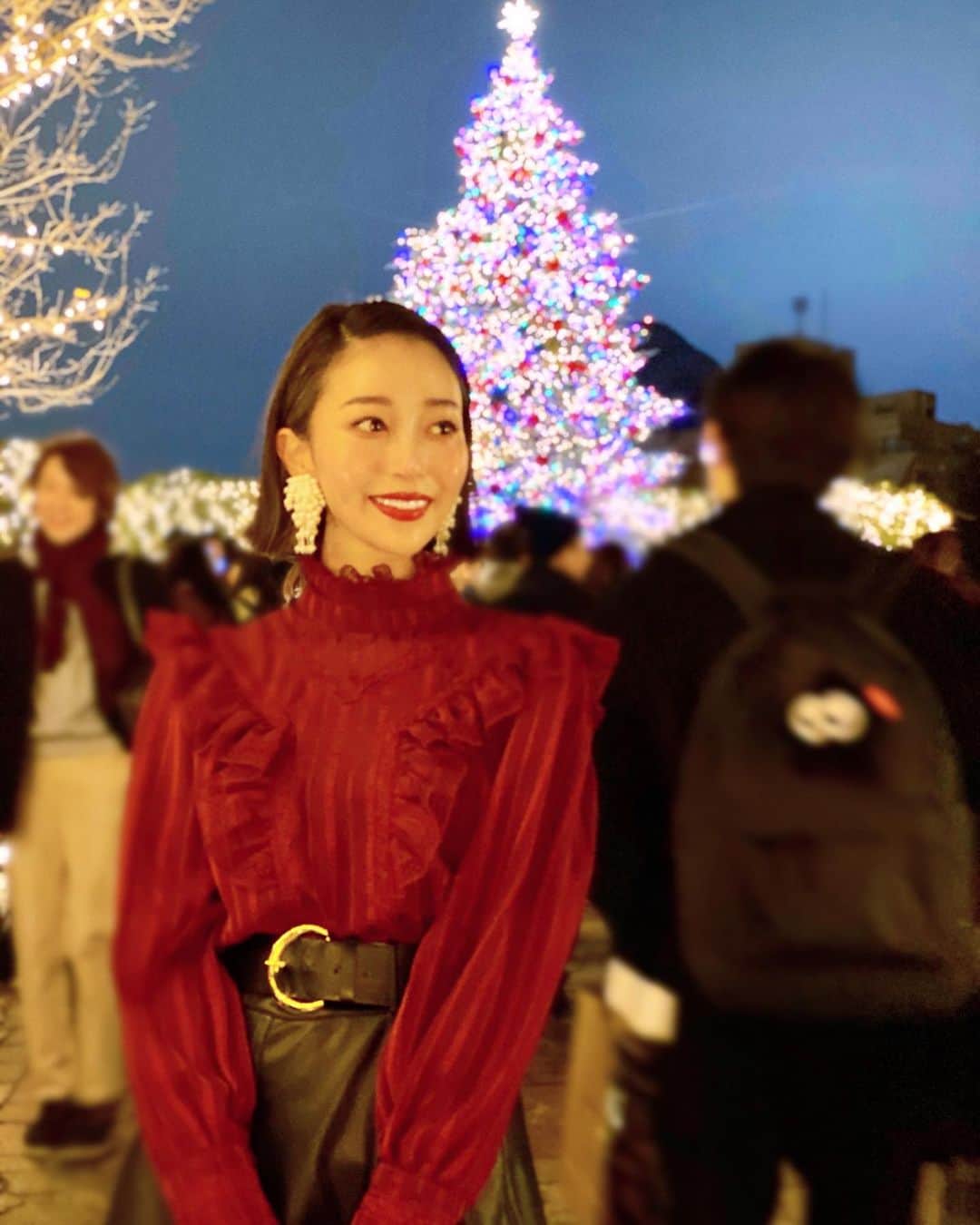 のインスタグラム：「🎄❄️✨ ・ ・ #xmas#イルミネーション #christmas#fashion #キラキラ#クリスマスツリー #🎄」